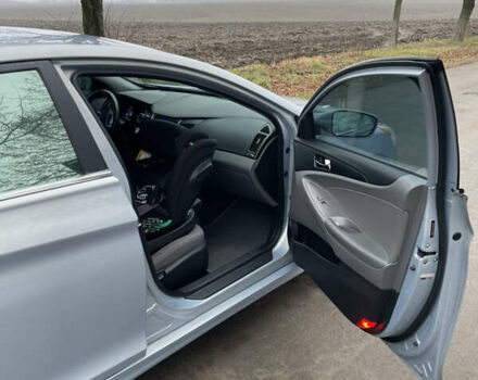 Серый Хендай Соната, объемом двигателя 2.4 л и пробегом 305 тыс. км за 8000 $, фото 5 на Automoto.ua