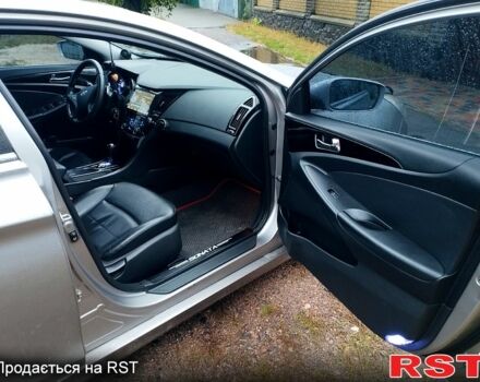 Серый Хендай Соната, объемом двигателя 2 л и пробегом 174 тыс. км за 9000 $, фото 7 на Automoto.ua