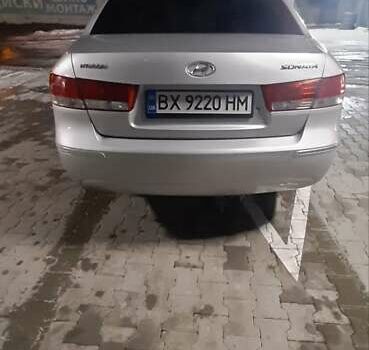 Сірий Хендай Соната, об'ємом двигуна 2 л та пробігом 238 тис. км за 7000 $, фото 6 на Automoto.ua