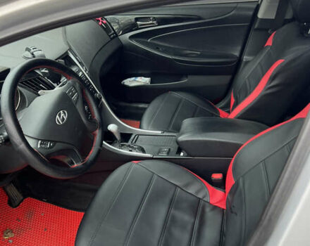 Сірий Хендай Соната, об'ємом двигуна 2.36 л та пробігом 207 тис. км за 8500 $, фото 7 на Automoto.ua