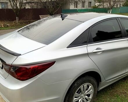 Серый Хендай Соната, объемом двигателя 2.4 л и пробегом 250 тыс. км за 7000 $, фото 1 на Automoto.ua