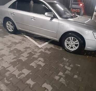 Сірий Хендай Соната, об'ємом двигуна 2 л та пробігом 238 тис. км за 7000 $, фото 7 на Automoto.ua