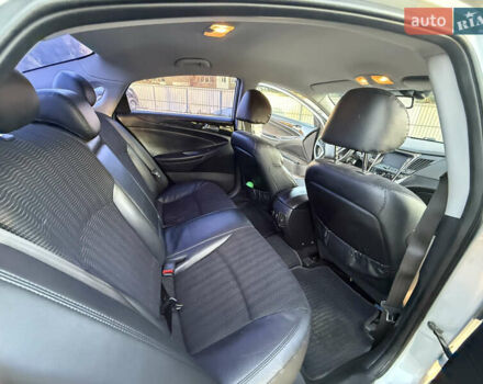 Серый Хендай Соната, объемом двигателя 2.36 л и пробегом 331 тыс. км за 10000 $, фото 10 на Automoto.ua