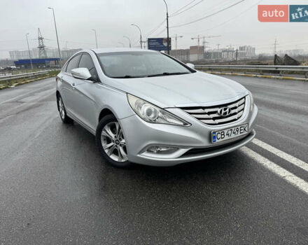 Серый Хендай Соната, объемом двигателя 2.36 л и пробегом 202 тыс. км за 7500 $, фото 3 на Automoto.ua