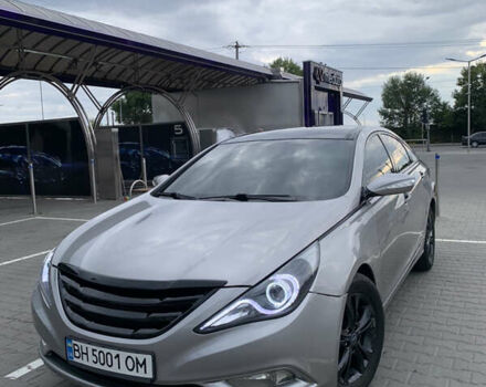 Серый Хендай Соната, объемом двигателя 2.4 л и пробегом 330 тыс. км за 8500 $, фото 1 на Automoto.ua