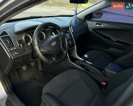 Сірий Хендай Соната, об'ємом двигуна 2 л та пробігом 265 тис. км за 7200 $, фото 11 на Automoto.ua