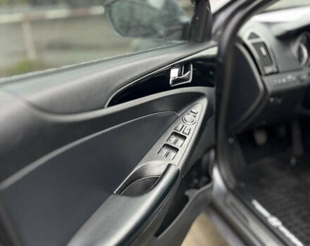 Серый Хендай Соната, объемом двигателя 2.36 л и пробегом 278 тыс. км за 7900 $, фото 6 на Automoto.ua