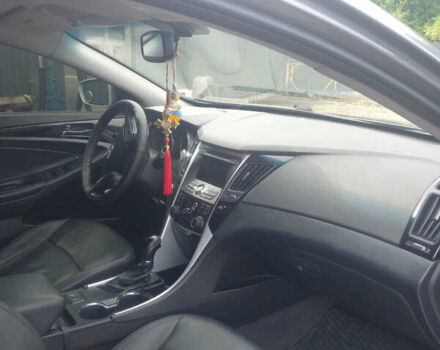 Серый Хендай Соната, объемом двигателя 2 л и пробегом 198 тыс. км за 9500 $, фото 12 на Automoto.ua