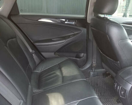 Серый Хендай Соната, объемом двигателя 2 л и пробегом 198 тыс. км за 9500 $, фото 8 на Automoto.ua