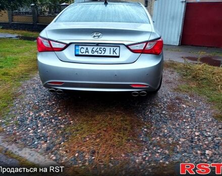 Серый Хендай Соната, объемом двигателя 2 л и пробегом 174 тыс. км за 9000 $, фото 3 на Automoto.ua