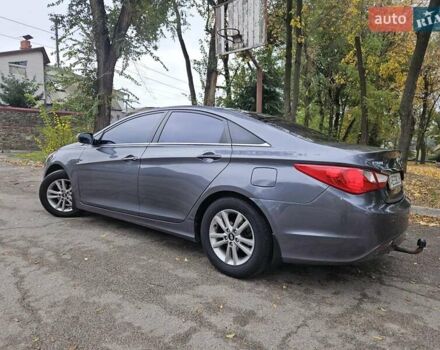 Серый Хендай Соната, объемом двигателя 2 л и пробегом 247 тыс. км за 9000 $, фото 6 на Automoto.ua