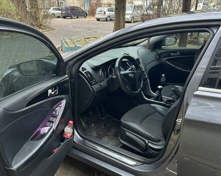 Серый Хендай Соната, объемом двигателя 2 л и пробегом 277 тыс. км за 6500 $, фото 13 на Automoto.ua