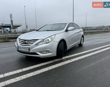 Серый Хендай Соната, объемом двигателя 2.36 л и пробегом 202 тыс. км за 7500 $, фото 4 на Automoto.ua