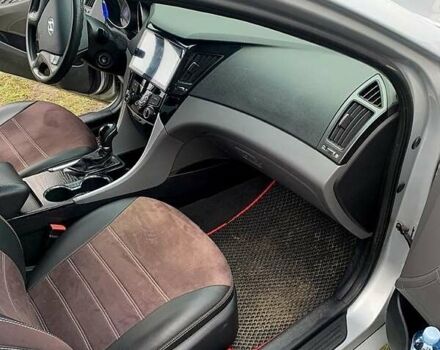 Серый Хендай Соната, объемом двигателя 2.4 л и пробегом 250 тыс. км за 7000 $, фото 6 на Automoto.ua