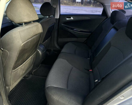 Сірий Хендай Соната, об'ємом двигуна 2 л та пробігом 265 тис. км за 7200 $, фото 13 на Automoto.ua