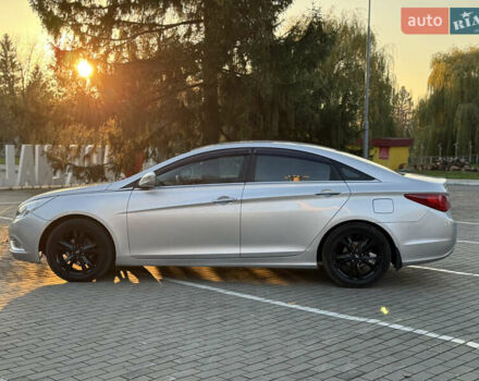 Серый Хендай Соната, объемом двигателя 2.36 л и пробегом 331 тыс. км за 10000 $, фото 3 на Automoto.ua