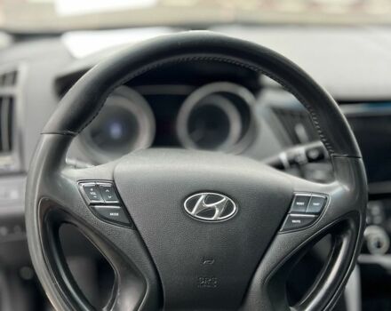 Серый Хендай Соната, объемом двигателя 2.4 л и пробегом 270 тыс. км за 7900 $, фото 9 на Automoto.ua