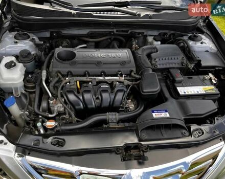 Сірий Хендай Соната, об'ємом двигуна 2.36 л та пробігом 47 тис. км за 12000 $, фото 7 на Automoto.ua