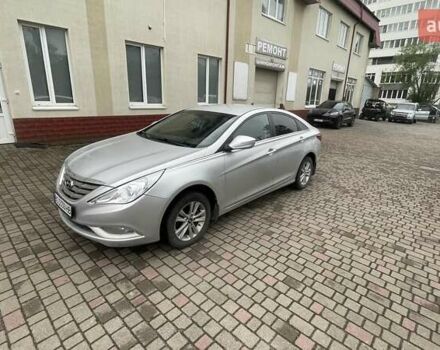 Серый Хендай Соната, объемом двигателя 2 л и пробегом 233 тыс. км за 7300 $, фото 2 на Automoto.ua