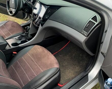 Серый Хендай Соната, объемом двигателя 2.4 л и пробегом 250 тыс. км за 7000 $, фото 7 на Automoto.ua