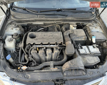 Серый Хендай Соната, объемом двигателя 2.36 л и пробегом 331 тыс. км за 10000 $, фото 13 на Automoto.ua