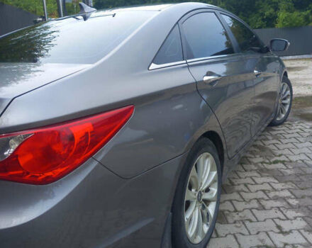 Серый Хендай Соната, объемом двигателя 2 л и пробегом 198 тыс. км за 9500 $, фото 6 на Automoto.ua