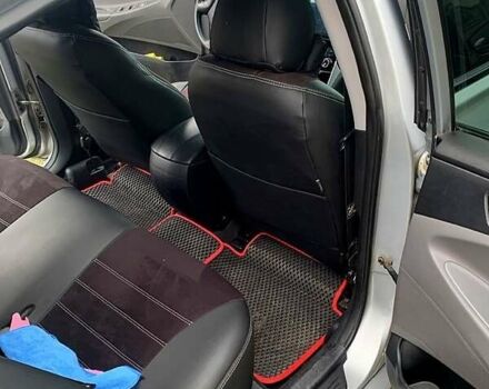 Серый Хендай Соната, объемом двигателя 2.4 л и пробегом 250 тыс. км за 7000 $, фото 7 на Automoto.ua