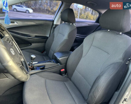 Сірий Хендай Соната, об'ємом двигуна 2 л та пробігом 265 тис. км за 7200 $, фото 12 на Automoto.ua