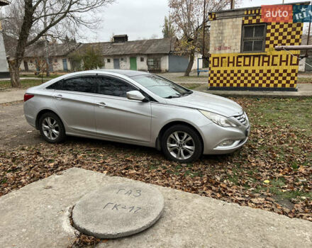 Сірий Хендай Соната, об'ємом двигуна 2.36 л та пробігом 207 тис. км за 8500 $, фото 5 на Automoto.ua