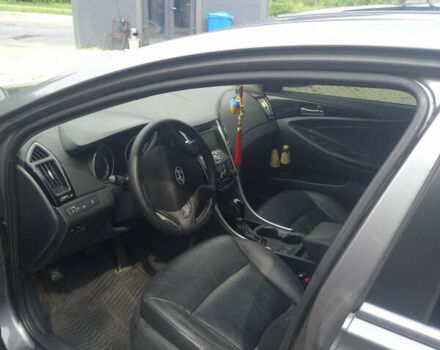 Серый Хендай Соната, объемом двигателя 2 л и пробегом 198 тыс. км за 9500 $, фото 15 на Automoto.ua