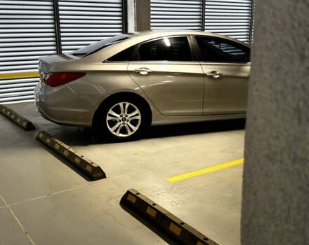 Серый Хендай Соната, объемом двигателя 2.4 л и пробегом 220 тыс. км за 8100 $, фото 6 на Automoto.ua