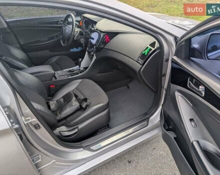 Серый Хендай Соната, объемом двигателя 2.36 л и пробегом 209 тыс. км за 8900 $, фото 15 на Automoto.ua