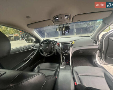 Хендай Соната 2011 в Тернополе на Automoto.ua Серый Хендай Соната, объемом двигателя 2 л и пробегом 375 тыс. км за 6600 $, фото 61 на Automoto.ua