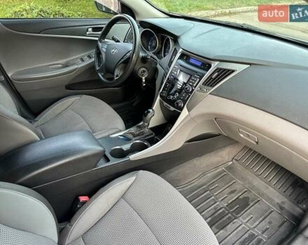 Серый Хендай Соната, объемом двигателя 2.4 л и пробегом 230 тыс. км за 7290 $, фото 10 на Automoto.ua