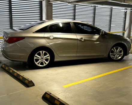 Серый Хендай Соната, объемом двигателя 2.4 л и пробегом 220 тыс. км за 8100 $, фото 7 на Automoto.ua