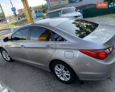 Серый Хендай Соната, объемом двигателя 2 л и пробегом 250 тыс. км за 7800 $, фото 7 на Automoto.ua