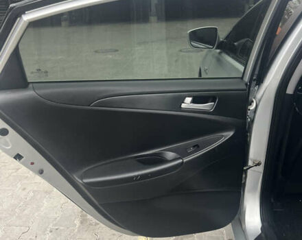 Хендай Соната 2011 в Тернополе на Automoto.ua Серый Хендай Соната, объемом двигателя 2 л и пробегом 375 тыс. км за 6600 $, фото 42 на Automoto.ua