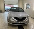 Серый Хендай Соната, объемом двигателя 2.36 л и пробегом 230 тыс. км за 10000 $, фото 1 на Automoto.ua