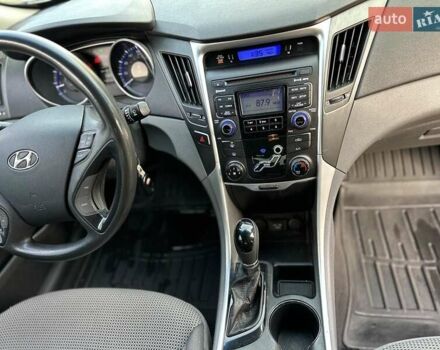 Серый Хендай Соната, объемом двигателя 2.4 л и пробегом 230 тыс. км за 7290 $, фото 11 на Automoto.ua