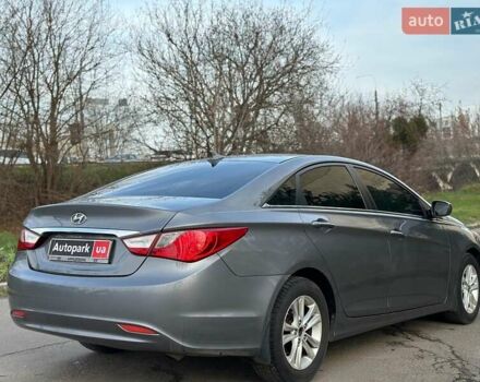 Серый Хендай Соната, объемом двигателя 2.4 л и пробегом 230 тыс. км за 7290 $, фото 4 на Automoto.ua