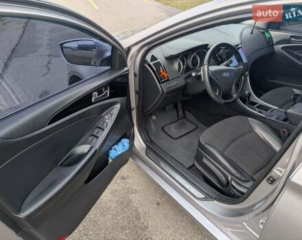 Серый Хендай Соната, объемом двигателя 2.36 л и пробегом 209 тыс. км за 8900 $, фото 8 на Automoto.ua