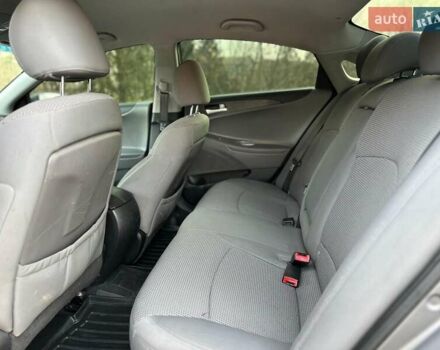 Серый Хендай Соната, объемом двигателя 2.4 л и пробегом 230 тыс. км за 7290 $, фото 7 на Automoto.ua