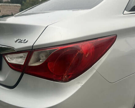 Хендай Соната 2011 в Тернополе на Automoto.ua Серый Хендай Соната, объемом двигателя 2 л и пробегом 375 тыс. км за 6600 $, фото 33 на Automoto.ua