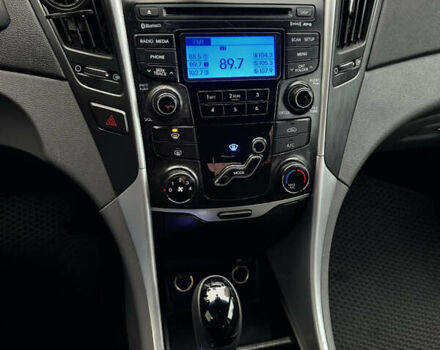 Сірий Хендай Соната, об'ємом двигуна 2.36 л та пробігом 282 тис. км за 8100 $, фото 12 на Automoto.ua