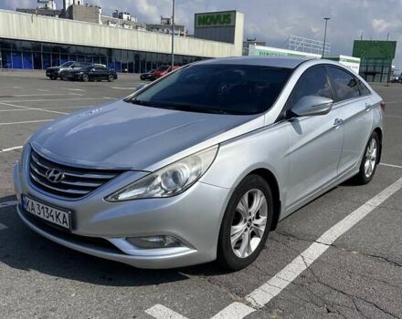 Серый Хендай Соната, объемом двигателя 2 л и пробегом 286 тыс. км за 9000 $, фото 4 на Automoto.ua