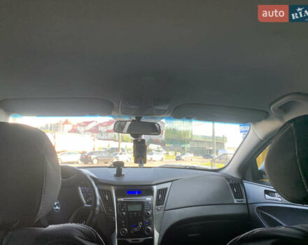 Серый Хендай Соната, объемом двигателя 2 л и пробегом 250 тыс. км за 7800 $, фото 13 на Automoto.ua