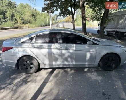 Сірий Хендай Соната, об'ємом двигуна 2 л та пробігом 307 тис. км за 6200 $, фото 1 на Automoto.ua