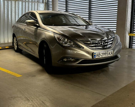 Серый Хендай Соната, объемом двигателя 2.4 л и пробегом 220 тыс. км за 8100 $, фото 3 на Automoto.ua