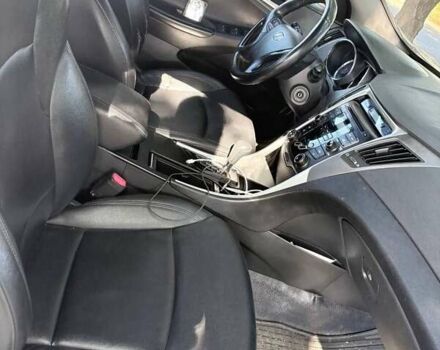 Сірий Хендай Соната, об'ємом двигуна 2 л та пробігом 307 тис. км за 6200 $, фото 3 на Automoto.ua