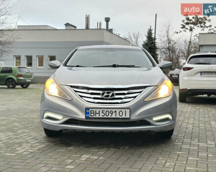Сірий Хендай Соната, об'ємом двигуна 2.36 л та пробігом 282 тис. км за 8100 $, фото 6 на Automoto.ua